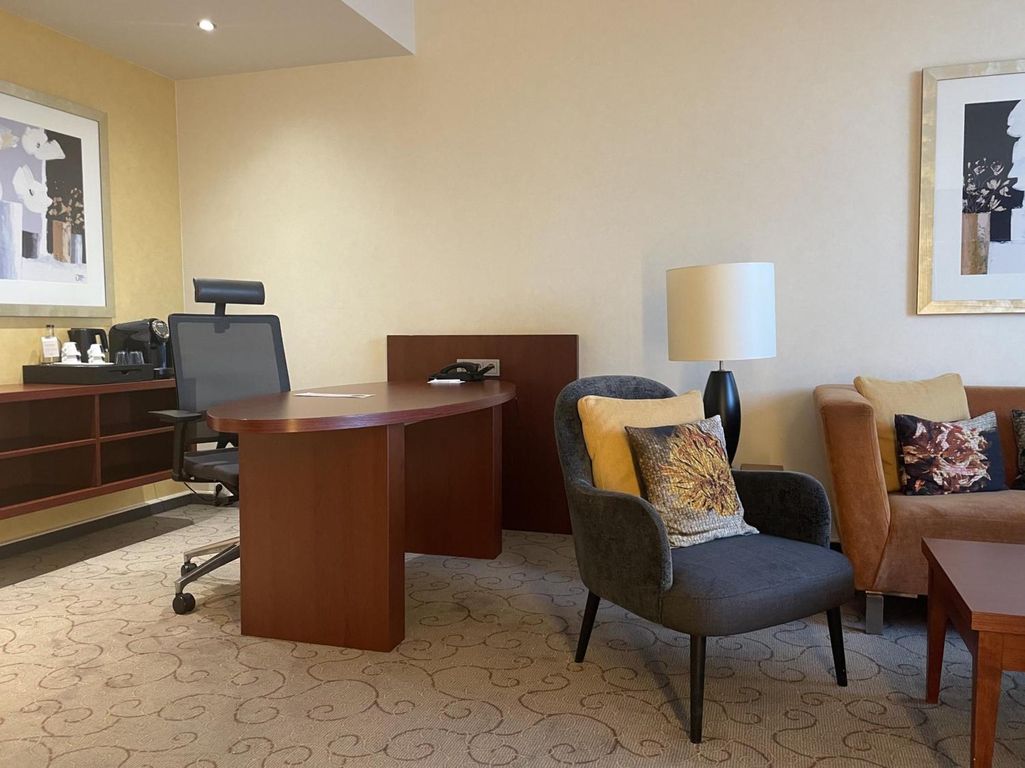 Hotel Crowne Plaza Antwerpen By Ihg Exterior foto